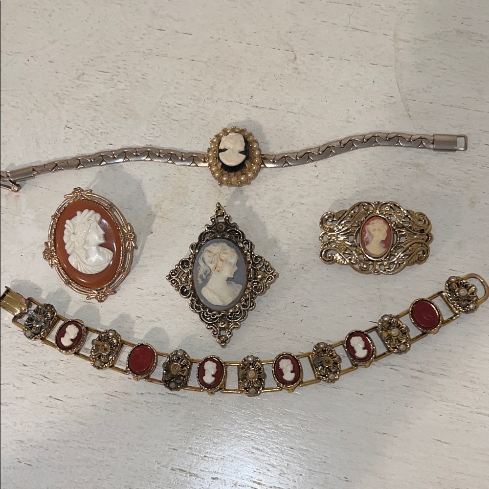 Lot Vintage Cameos brooches & bracelets
